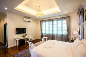 Merchant Villa