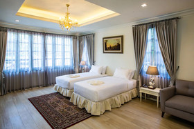 Merchant Villa