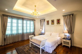 Merchant Villa