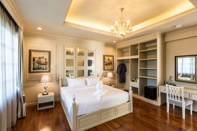 Merchant Villa
