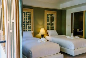 Moon Dragon Hotel