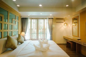 Moon Dragon Hotel