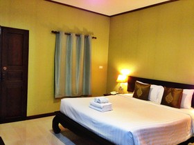 Na Thapae Hotel