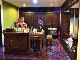 Na Thapae Hotel