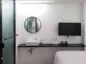 Non Num Poshtel