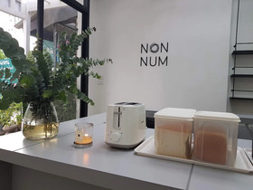 Non Num Poshtel