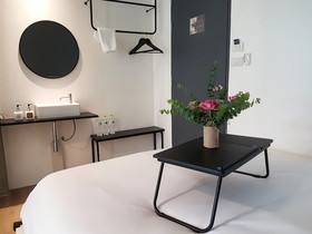 Non Num Poshtel