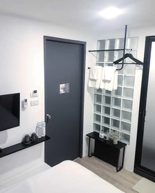 Non Num Poshtel