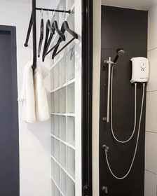 Non Num Poshtel
