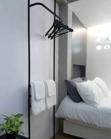 Non Num Poshtel