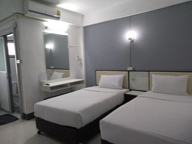 NorthLands House Hotel