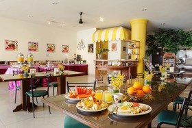 People Place Hotel 2