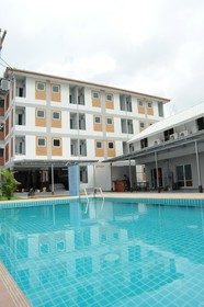 Pool Front Hostel