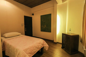 Porwa House