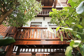 Ratchiangsaen Flora House