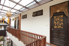 Ratchiangsaen Flora House