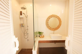 Ratchiangsaen Flora House