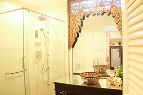 Ratchiangsaen Flora House