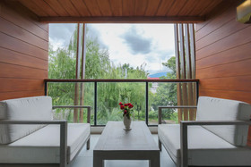 Riverside Floral Inn