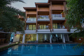 Riverside Floral Inn