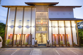 Riverside Floral Inn