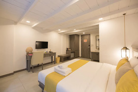 Riverside Floral Inn