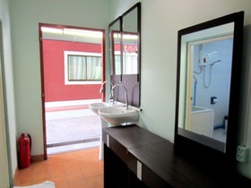 Sakura House