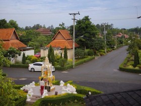 San Kam Phaeng Lake View Resort