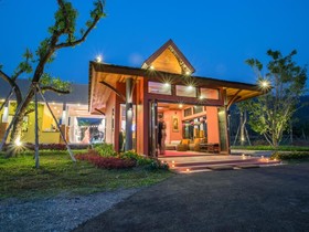 San Kam Phaeng Lake View Resort