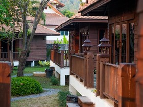 San Kam Phaeng Lake View Resort
