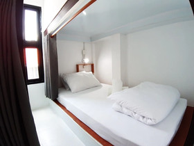Sleep Sloth Hostel