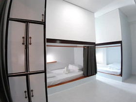 Sleep Sloth Hostel