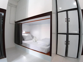 Sleep Sloth Hostel