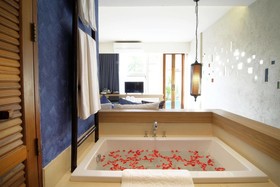 Tapae Gate Villa