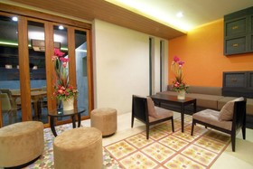 Tapae Gate Villa