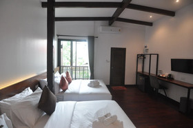 The Eight Ratvithi House