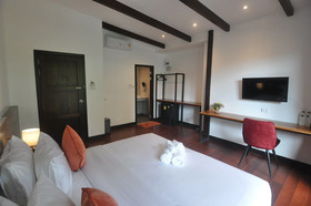 The Eight Ratvithi House