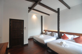 The Eight Ratvithi House