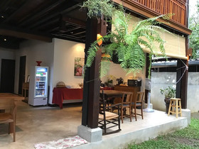 The Eight Ratvithi House
