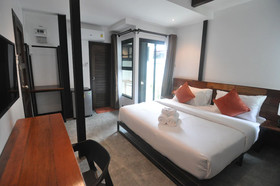 The Eight Ratvithi House
