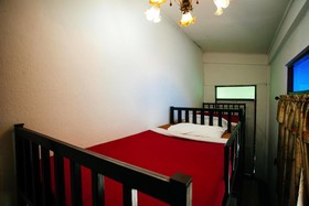 The Gallery 24 Art Cafe Guesthouse - Hostel