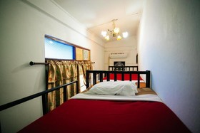 The Gallery 24 Art Cafe Guesthouse - Hostel