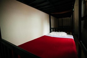 The Gallery 24 Art Cafe Guesthouse - Hostel