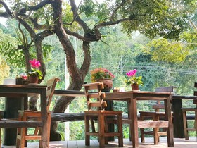 The Road View Resort