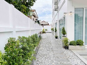 The White House Rachamankha