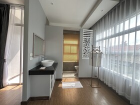 The White House Rachamankha