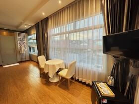 The White House Rachamankha