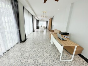 The White House Rachamankha