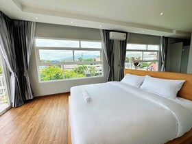 The White House Rachamankha