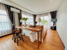 The White House Rachamankha